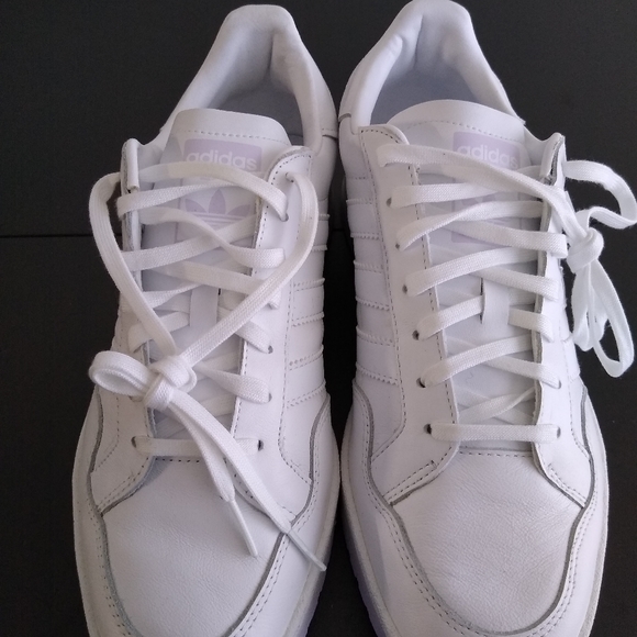 Adidas Women's Team Court Size 10.5 - Picture 4 of 5